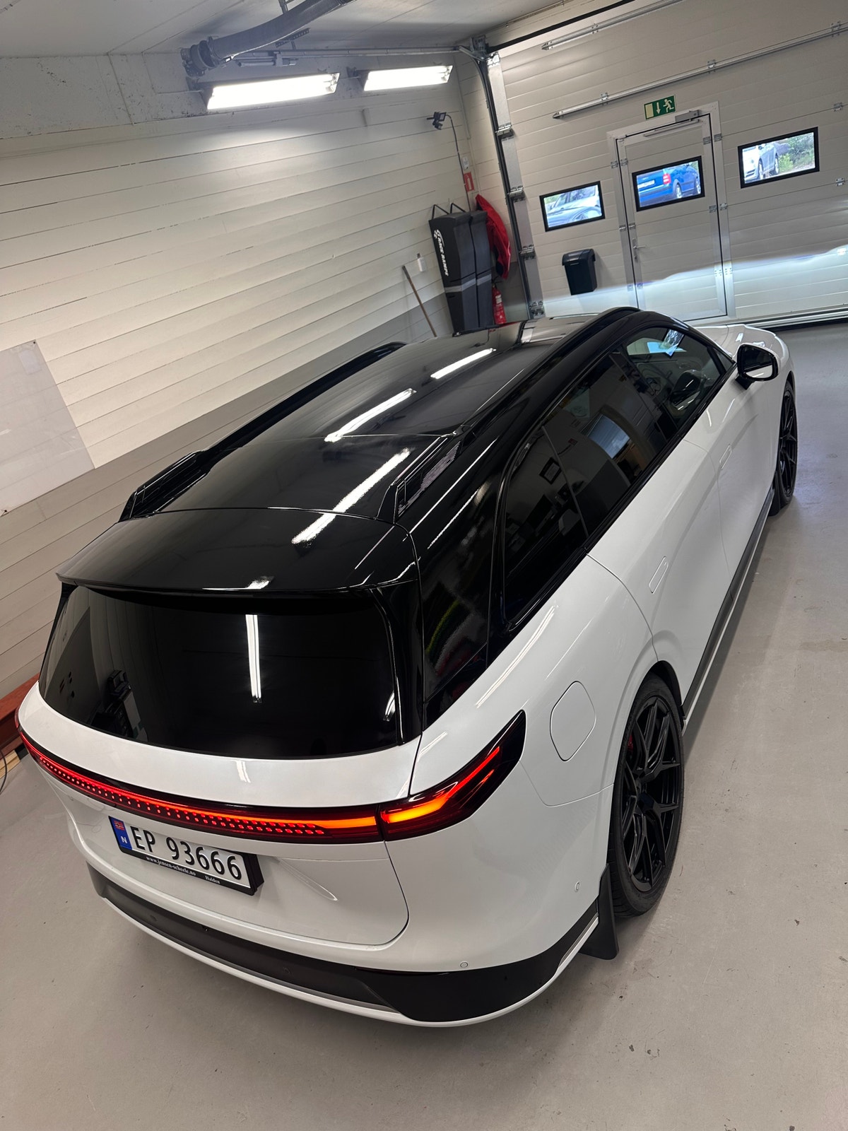 XPENG G9 Performance, 575ps, 2025
