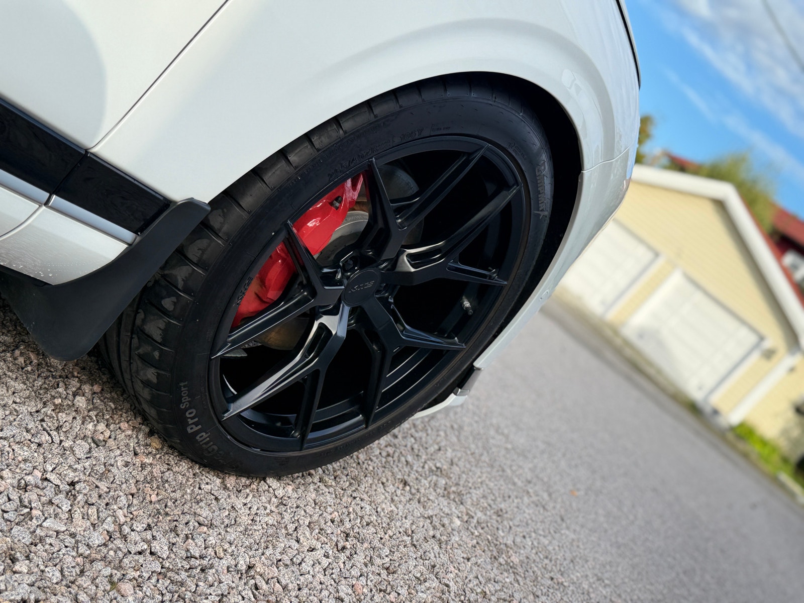 XPENG G9 Performance, 575ps, 2025