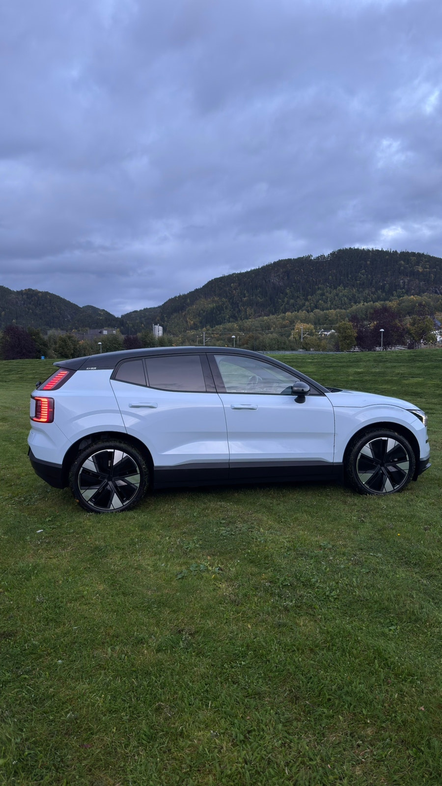 Volvo EX30 Single Motor Extended Range, 272hp, 2025