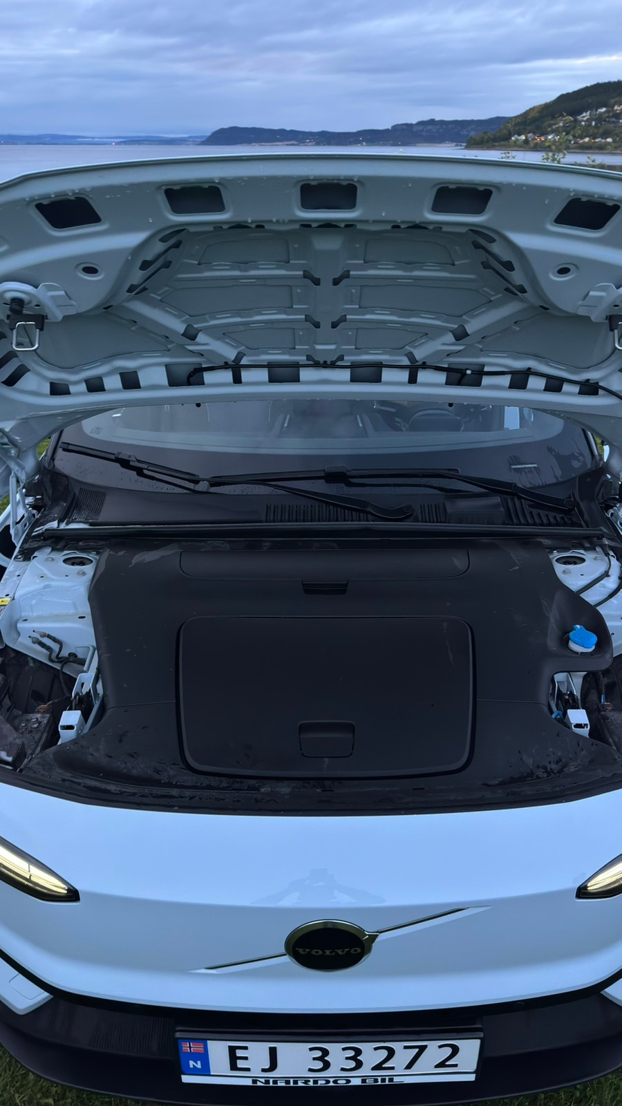 Volvo EX30 Single Motor Extended Range, 272hp, 2025