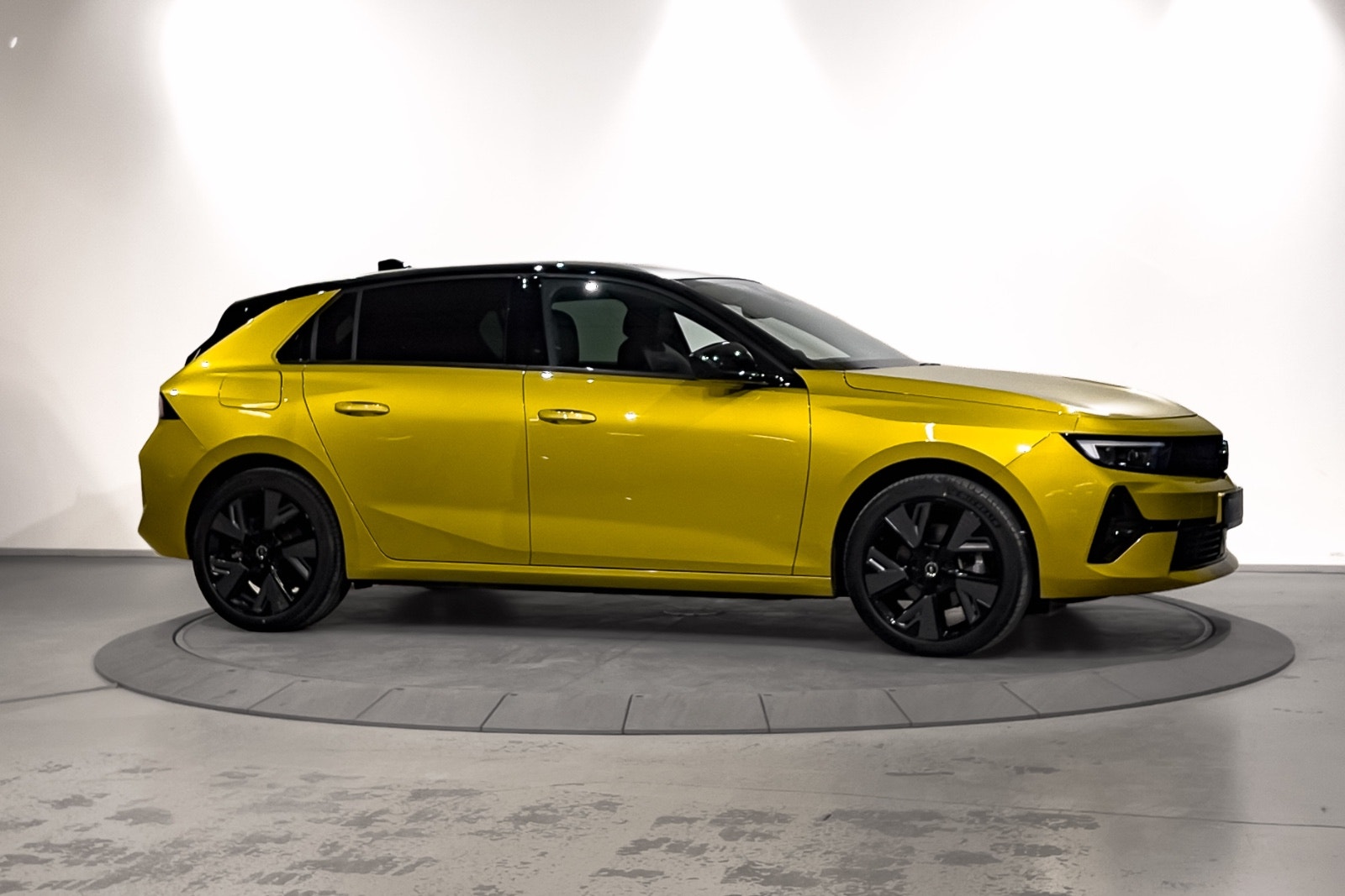 Opel Astra Electric, 156ps, 2024