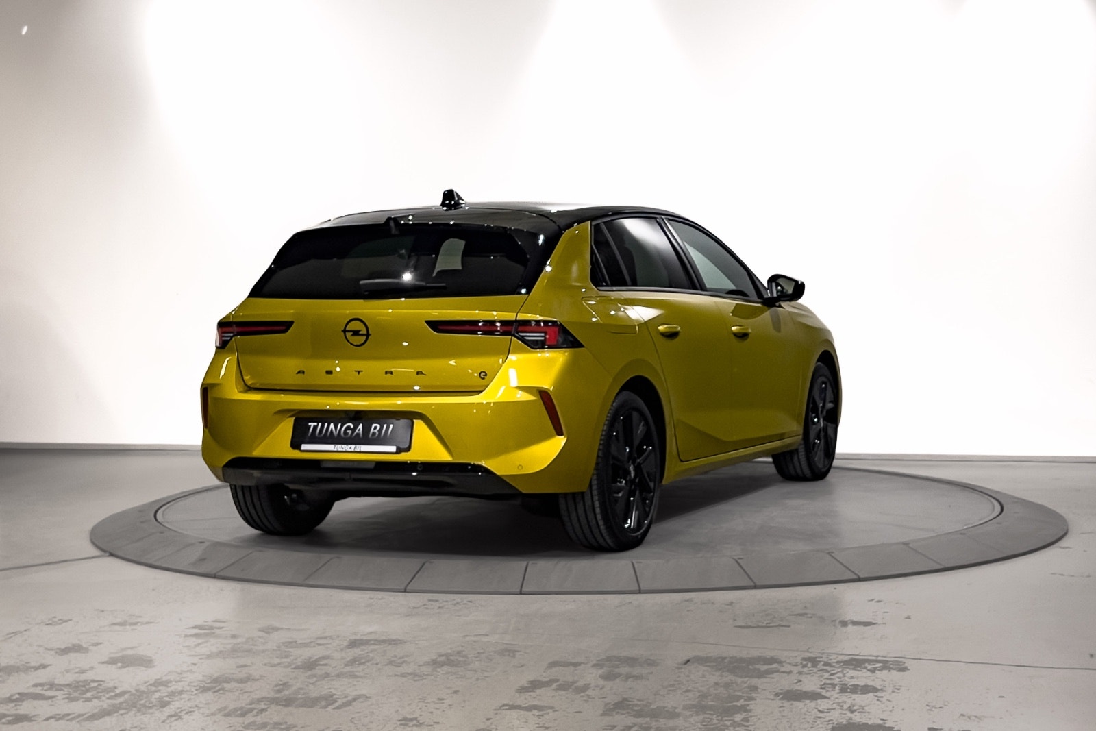 Opel Astra Electric, 156ps, 2024
