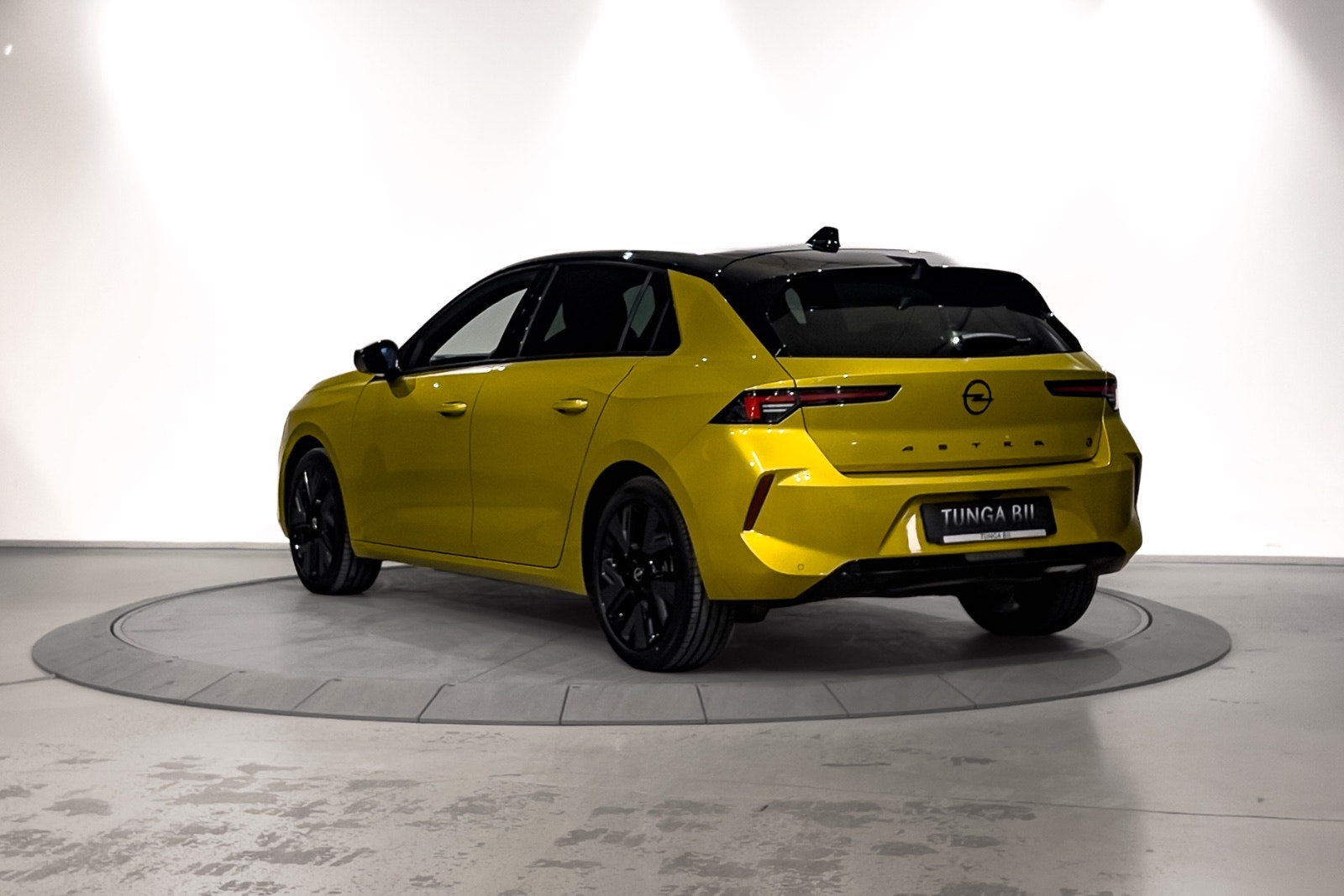 Opel Astra Electric, 156ps, 2024