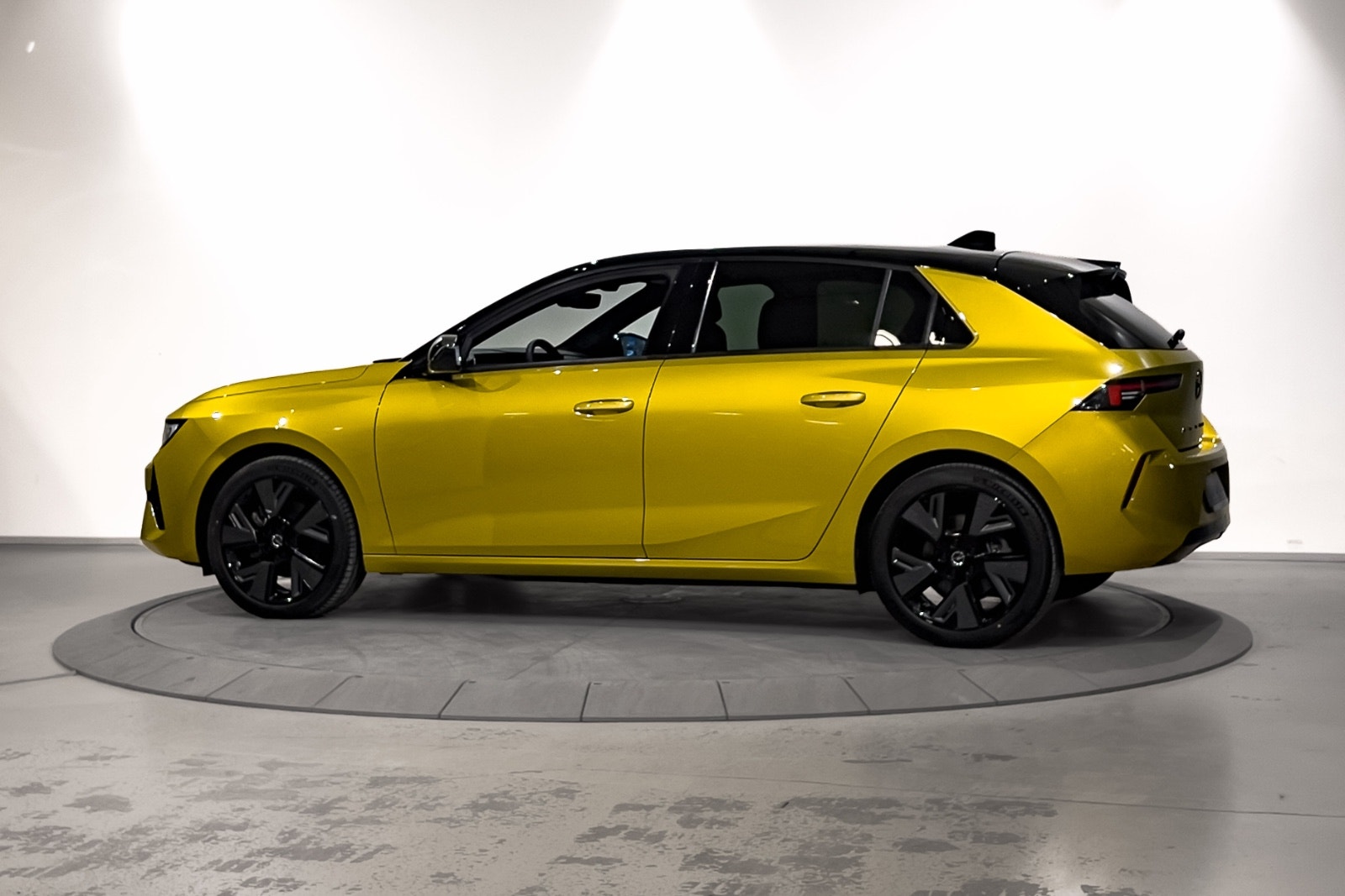 Opel Astra Electric, 156ps, 2024
