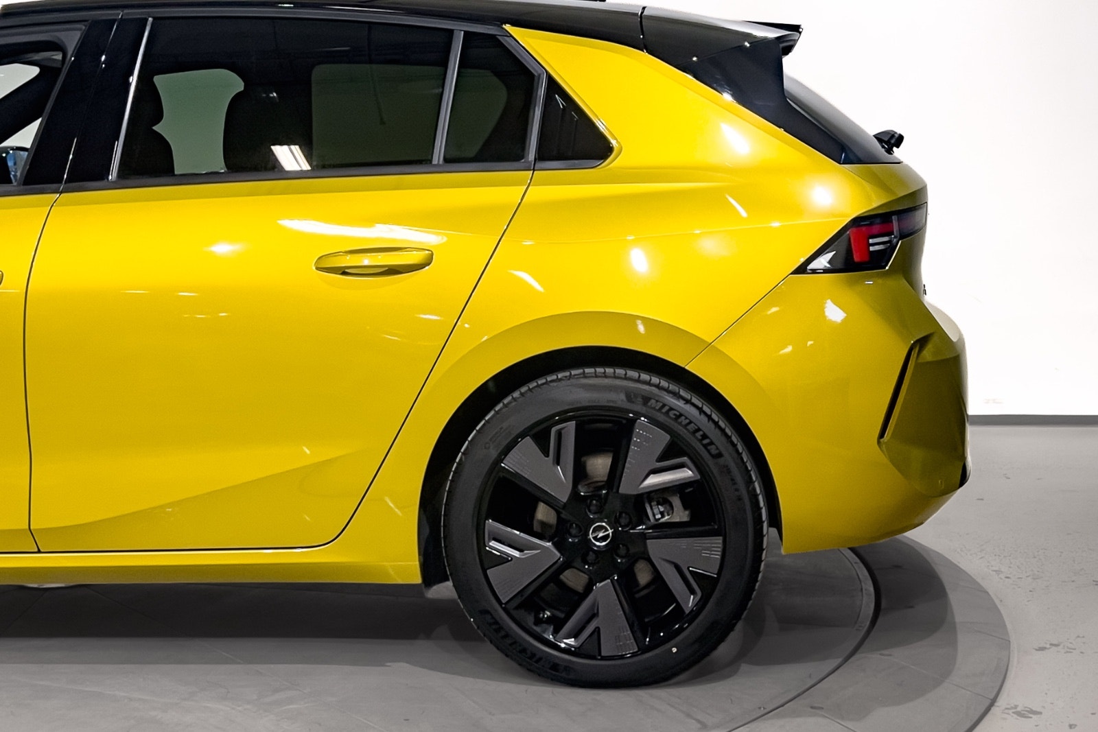 Opel Astra Electric, 156ps, 2024