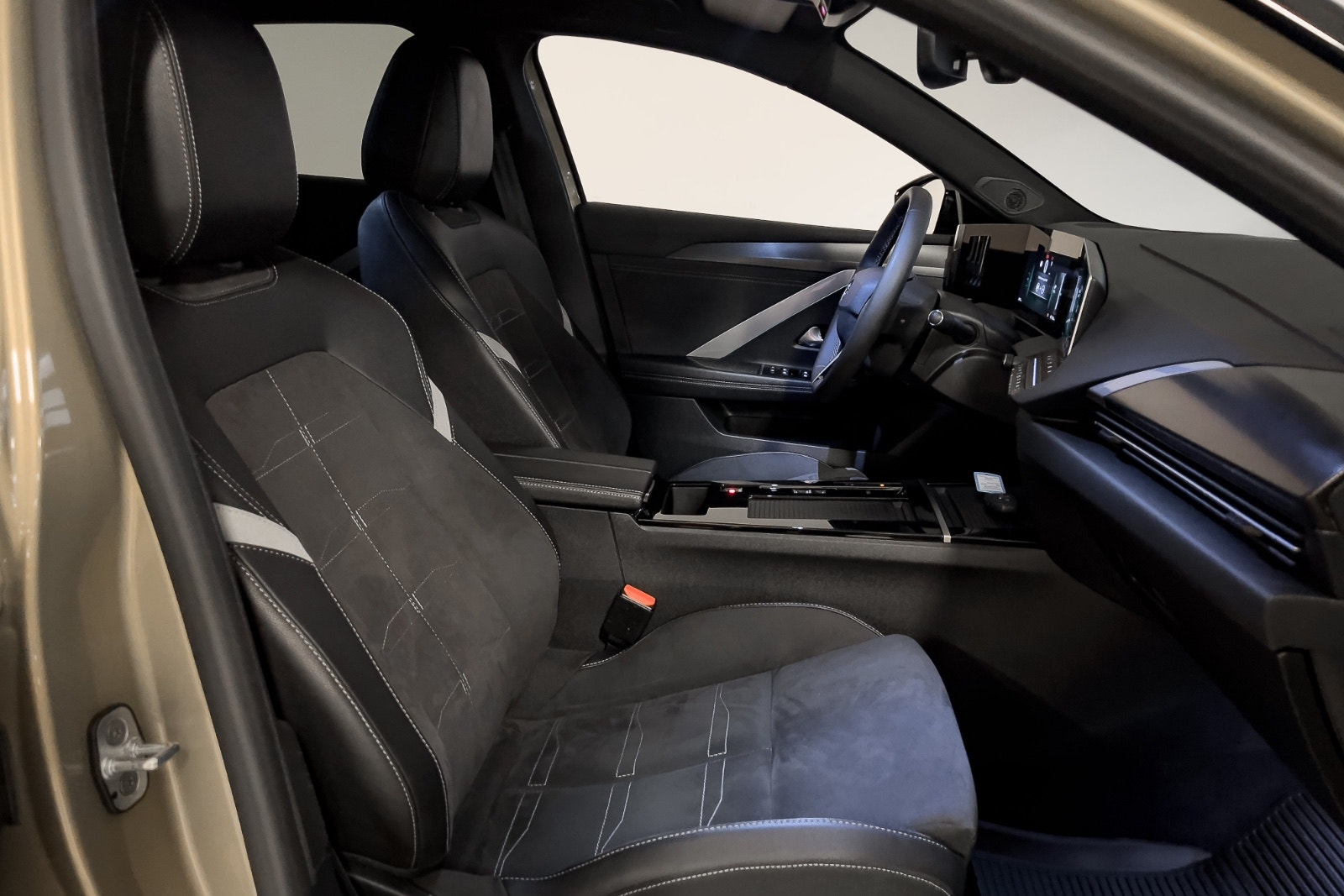 Opel Astra Electric, 156ps, 2024