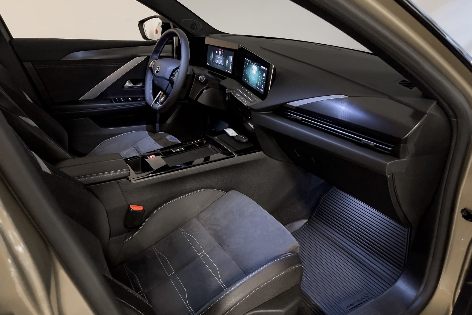 Opel Astra Electric, 156ps, 2024