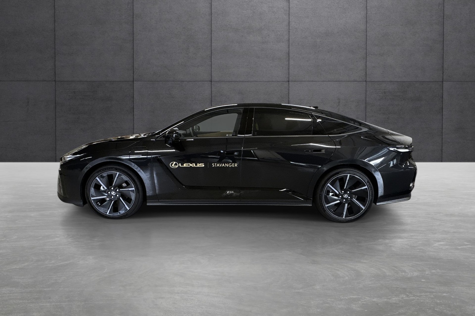 Lexus ES 500e, 343ps, 2026