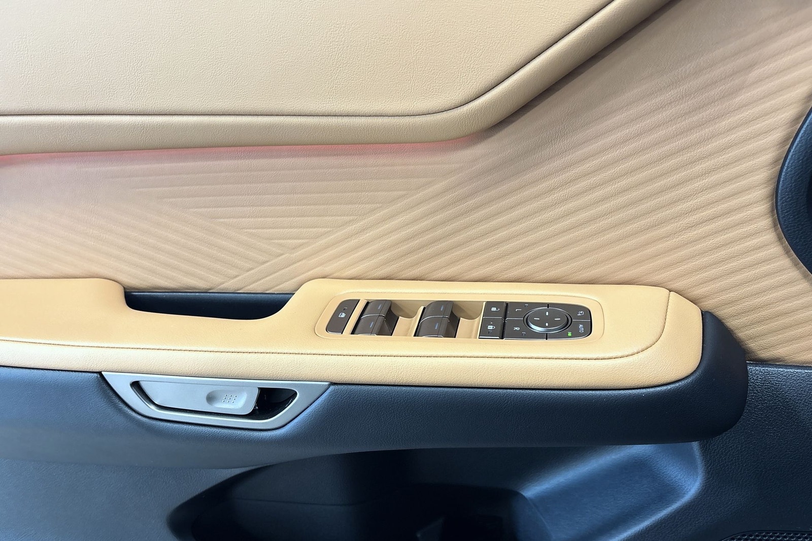 Lexus ES 500e, 343ps, 2026