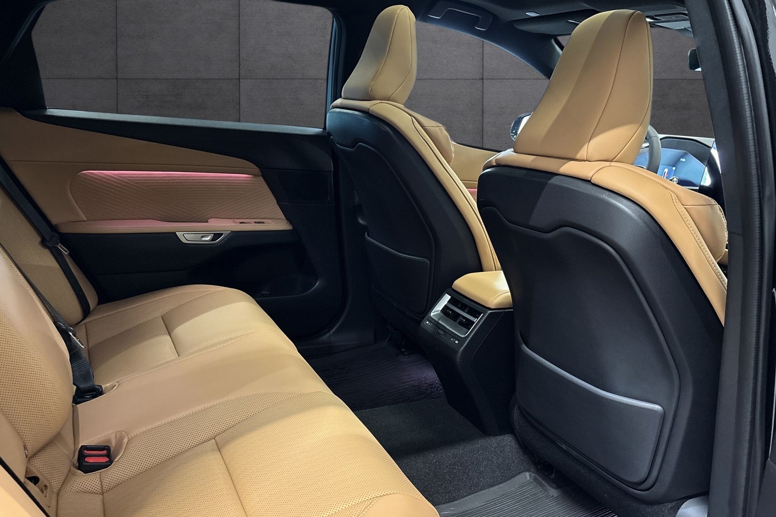 Lexus ES 500e, 343ps, 2026