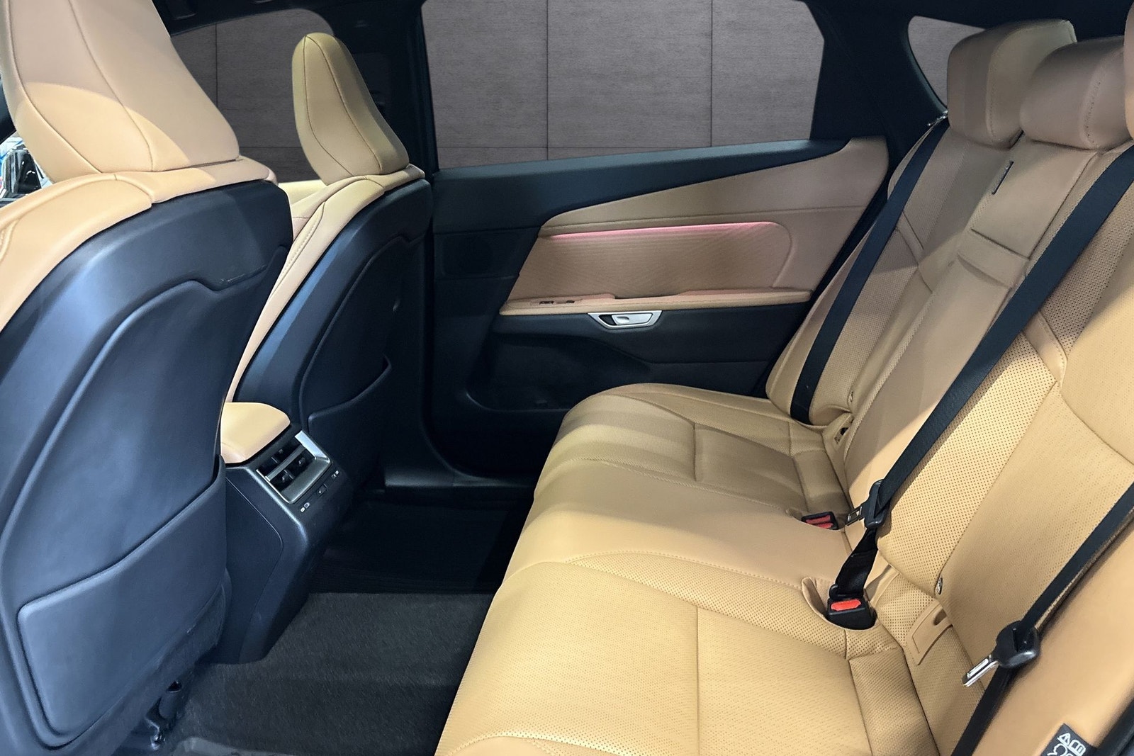Lexus ES 500e, 343ps, 2026