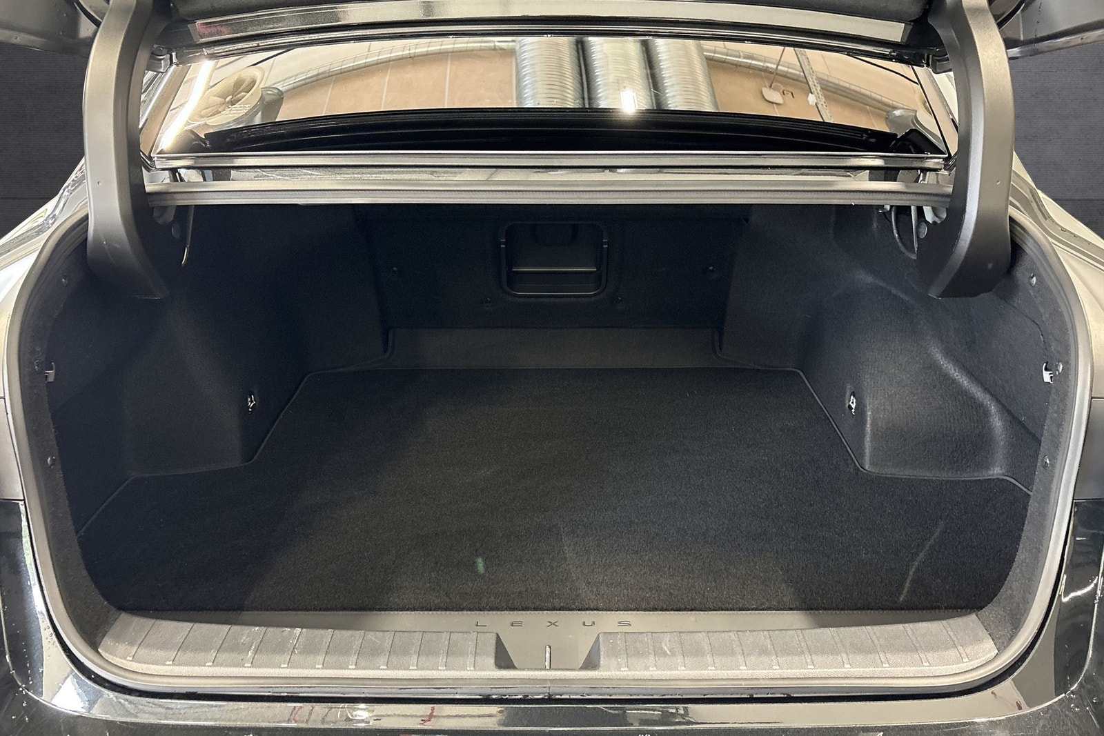 Lexus ES 500e, 343ps, 2026