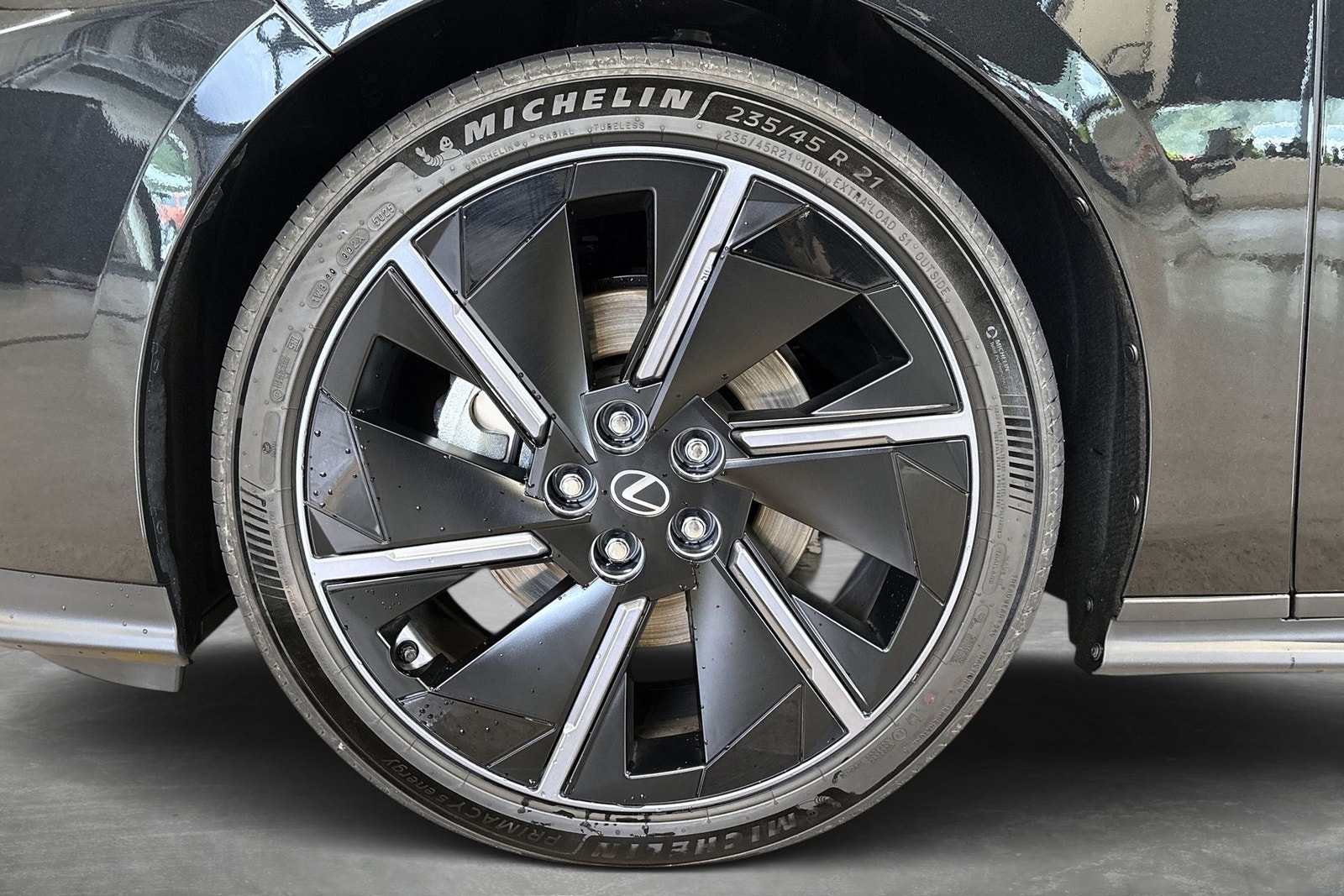 Lexus ES 500e, 343ps, 2026