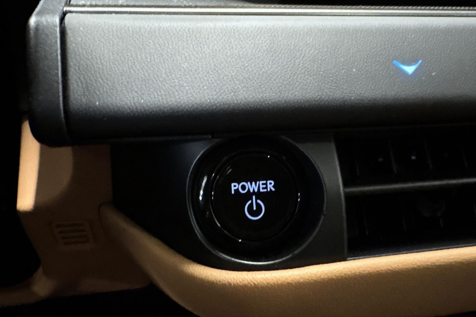 Lexus ES 500e, 343ps, 2026