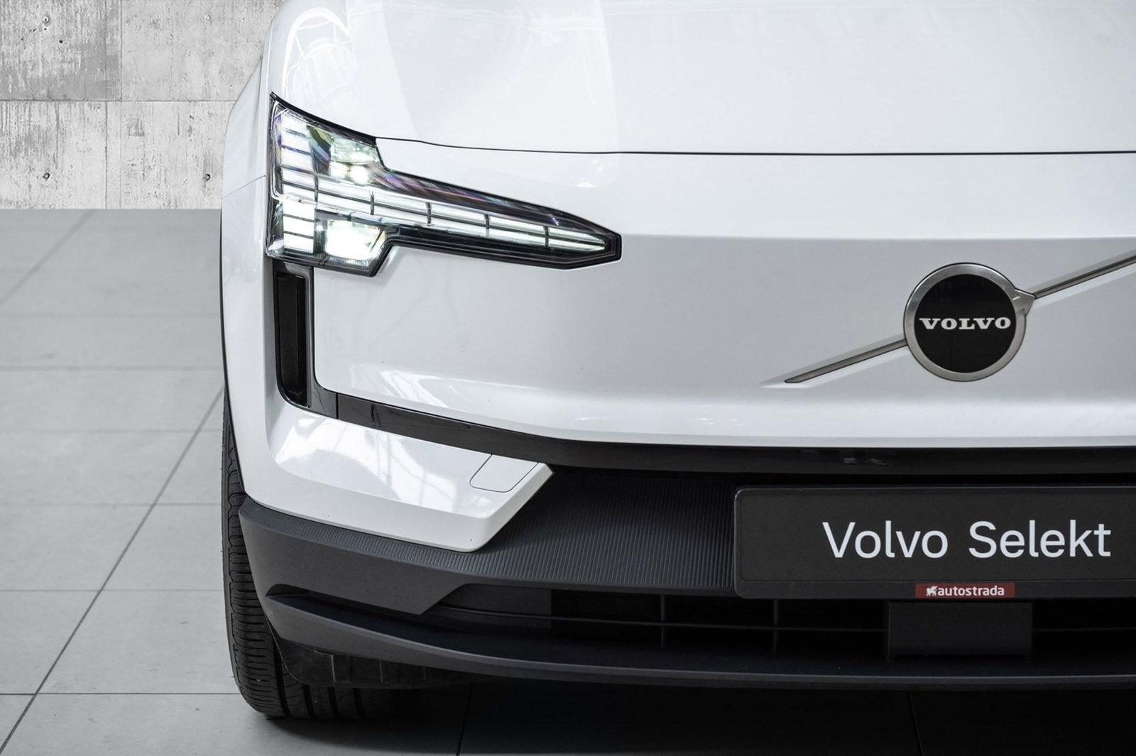 Volvo EX30 Single Motor Extended Range, 272hp, 2025