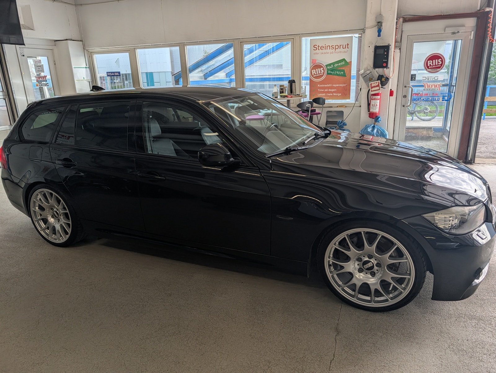 BMW 330i xDrive Touring Automatic, 6-trins, 272ps, 2009