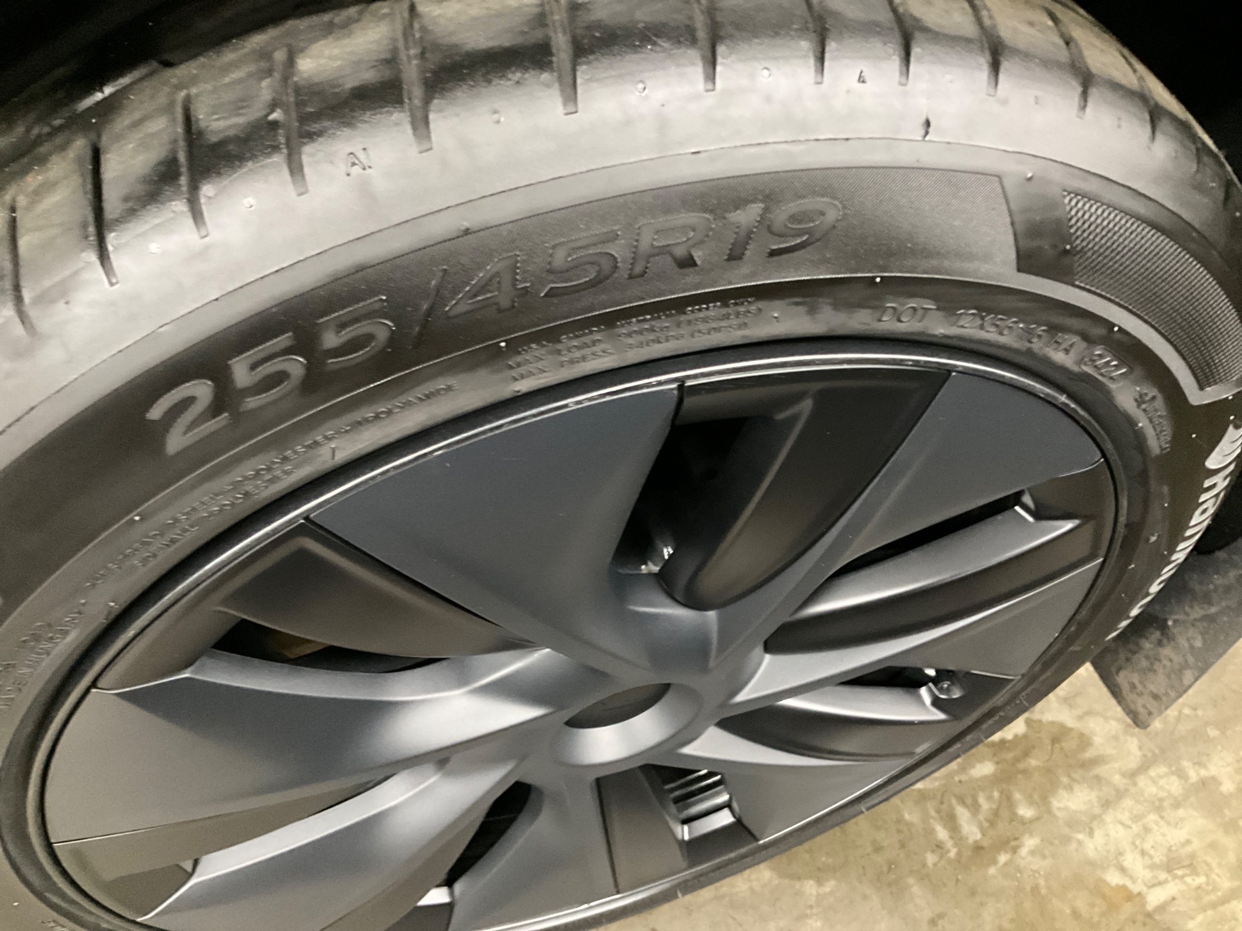 Tesla Model Y Long Range AWD, 514ps, 2025