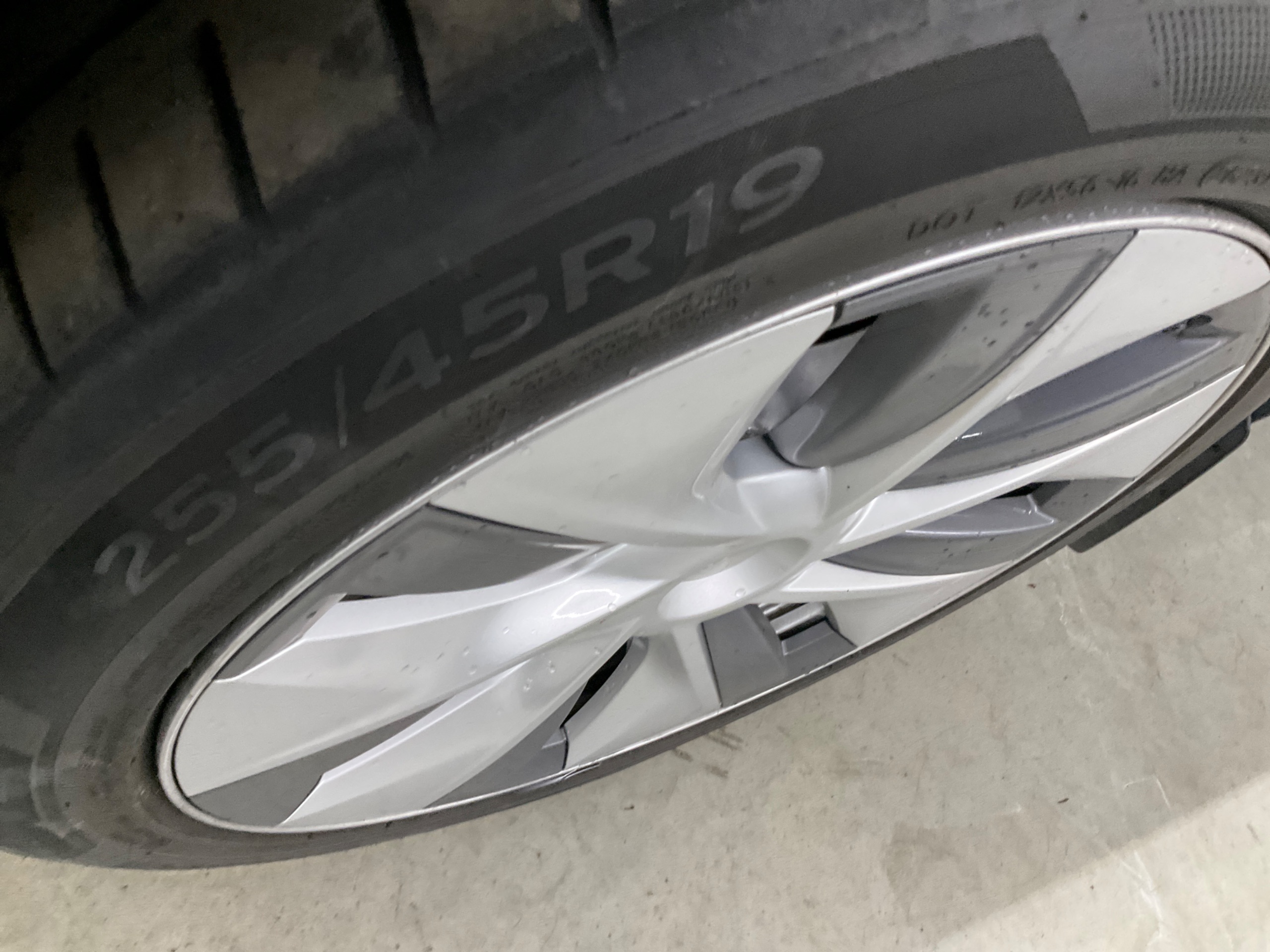 Tesla Model Y Long Range AWD, 514hp, 2023
