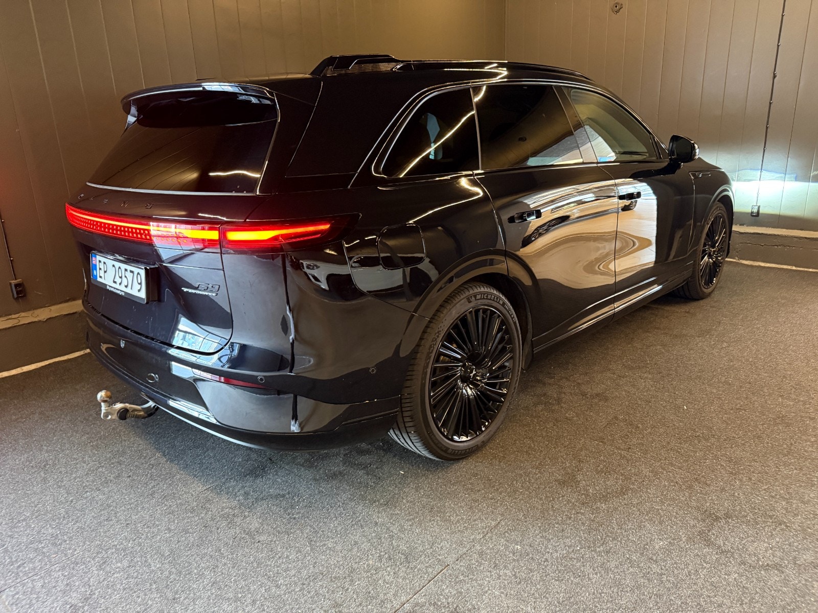XPENG G9 Performance, 575ps, 2025