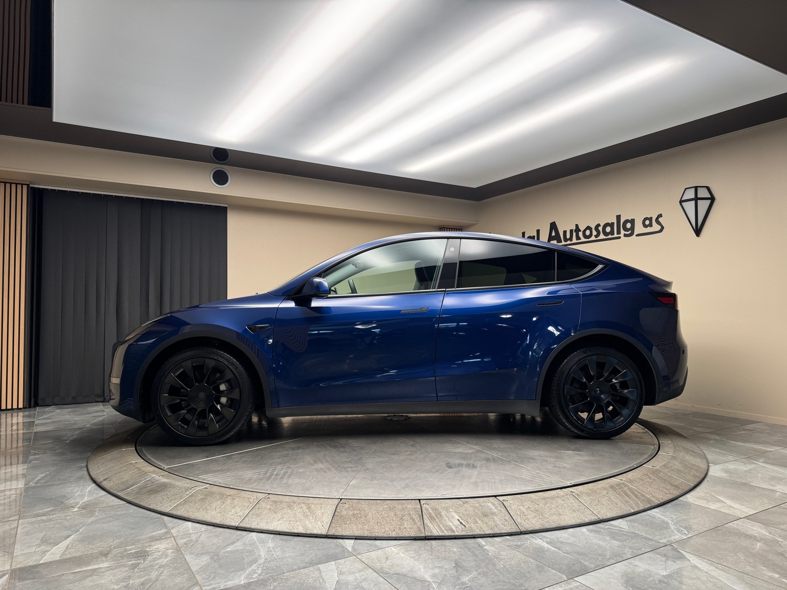 Tesla Model Y Long Range AWD, 514ps, 2024