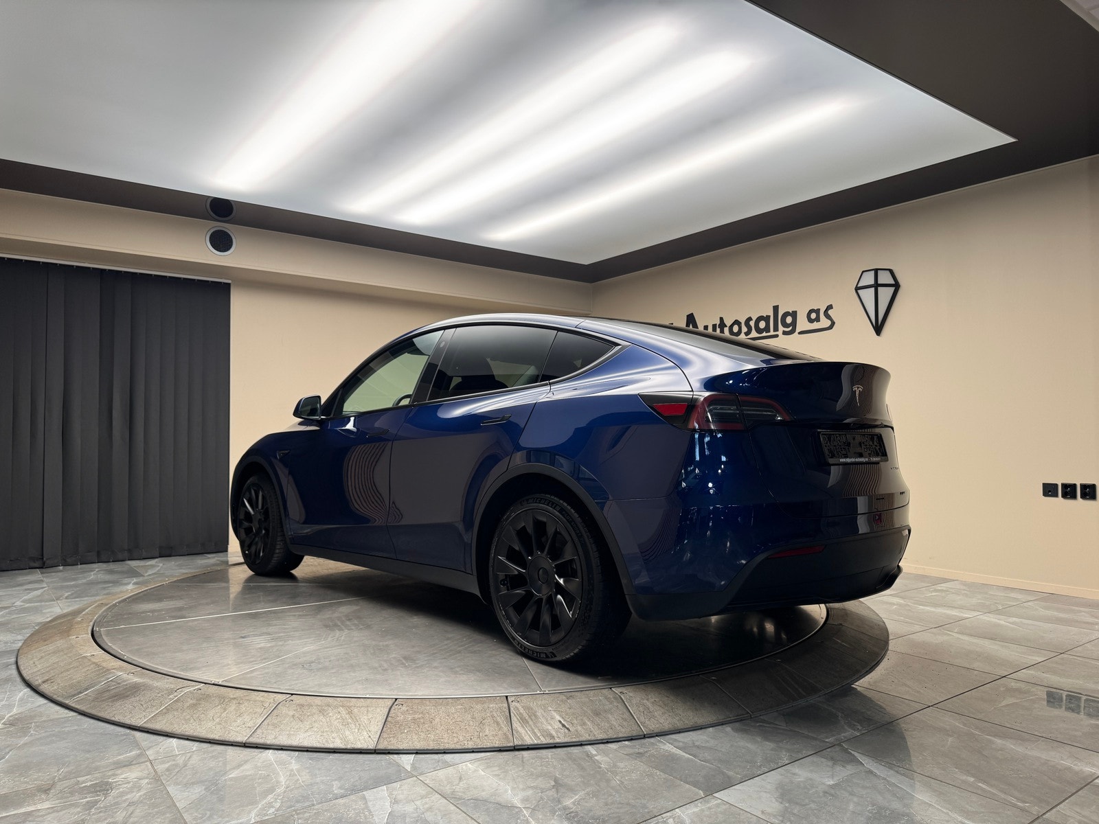 Tesla Model Y Long Range AWD, 514ps, 2024