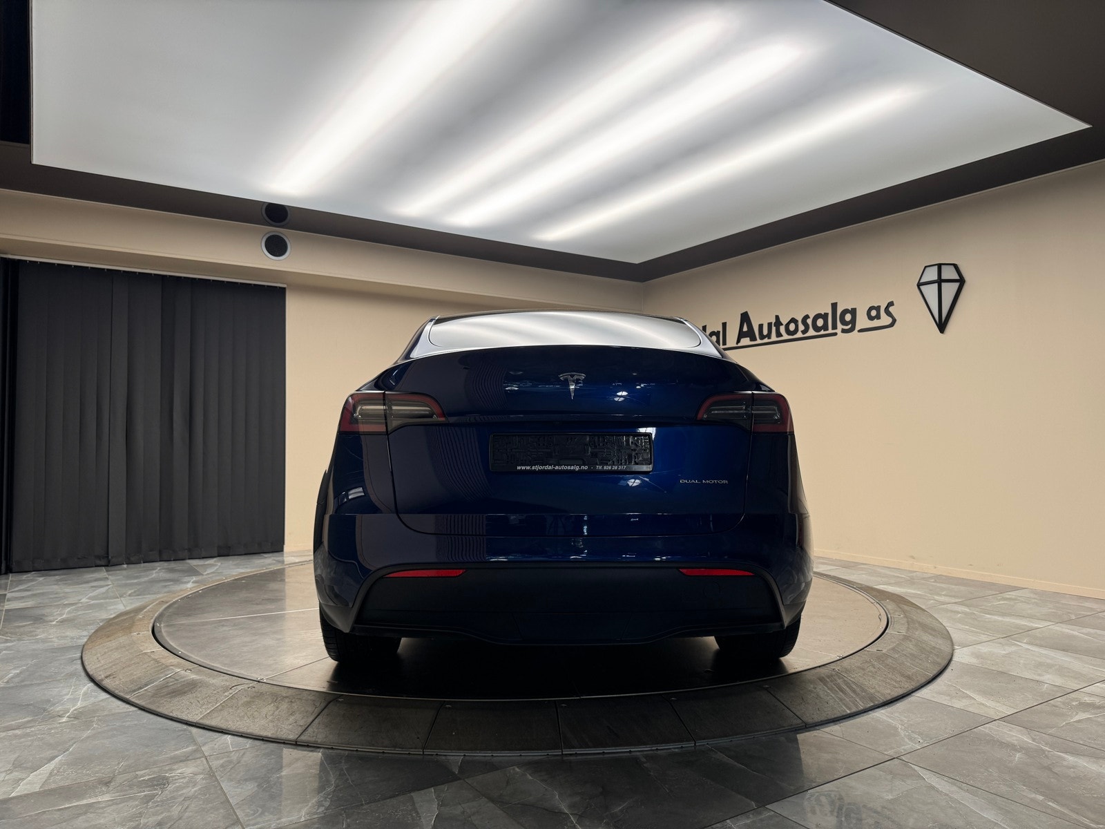 Tesla Model Y Long Range AWD, 514ps, 2024