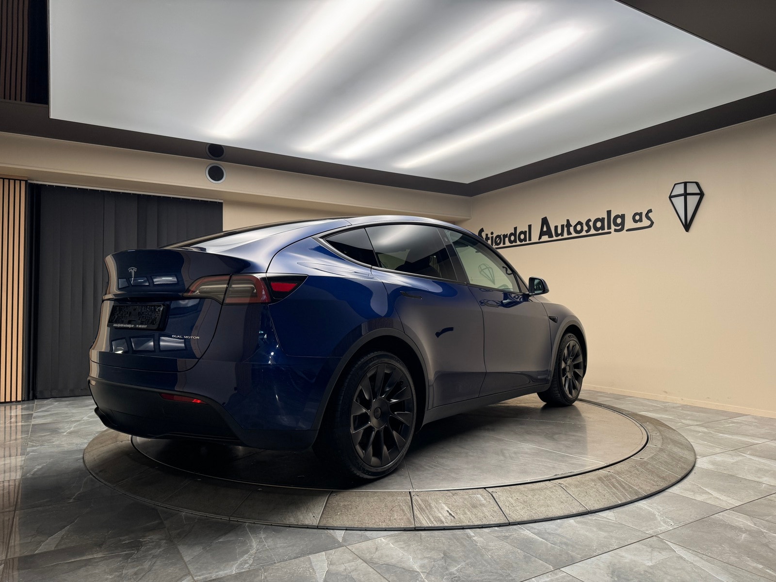 Tesla Model Y Long Range AWD, 514ps, 2024