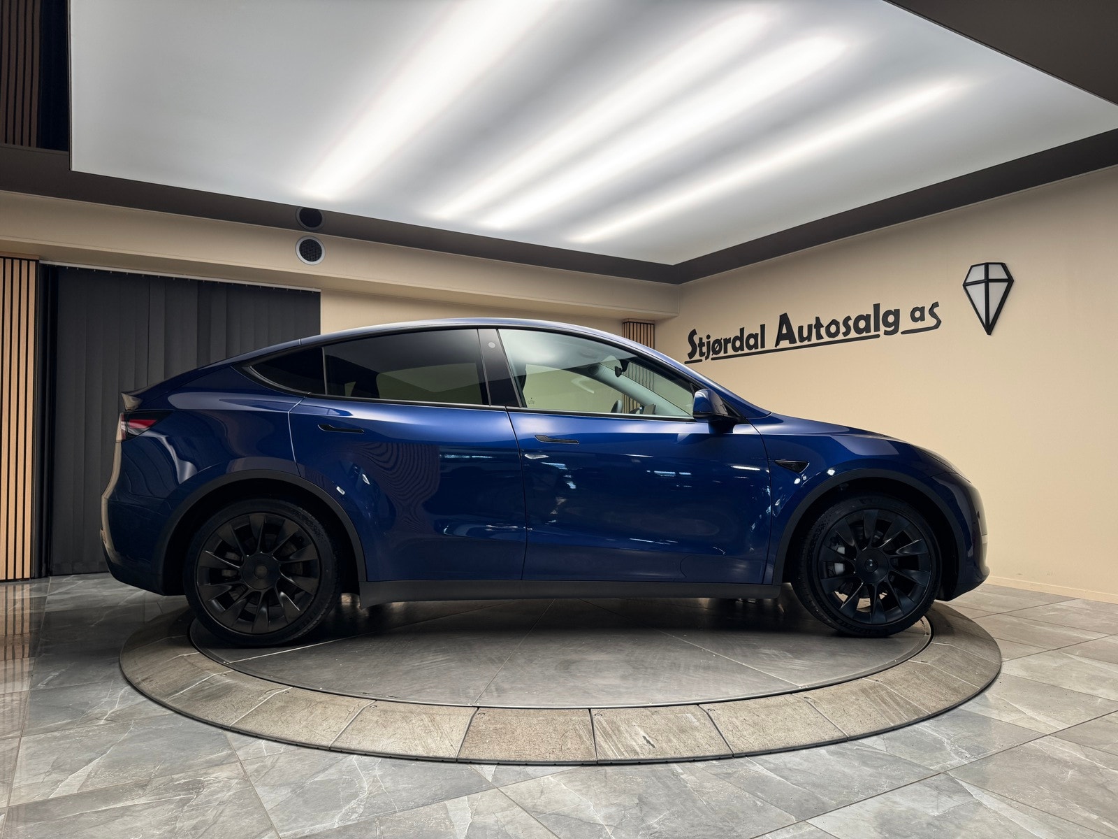 Tesla Model Y Long Range AWD, 514ps, 2024