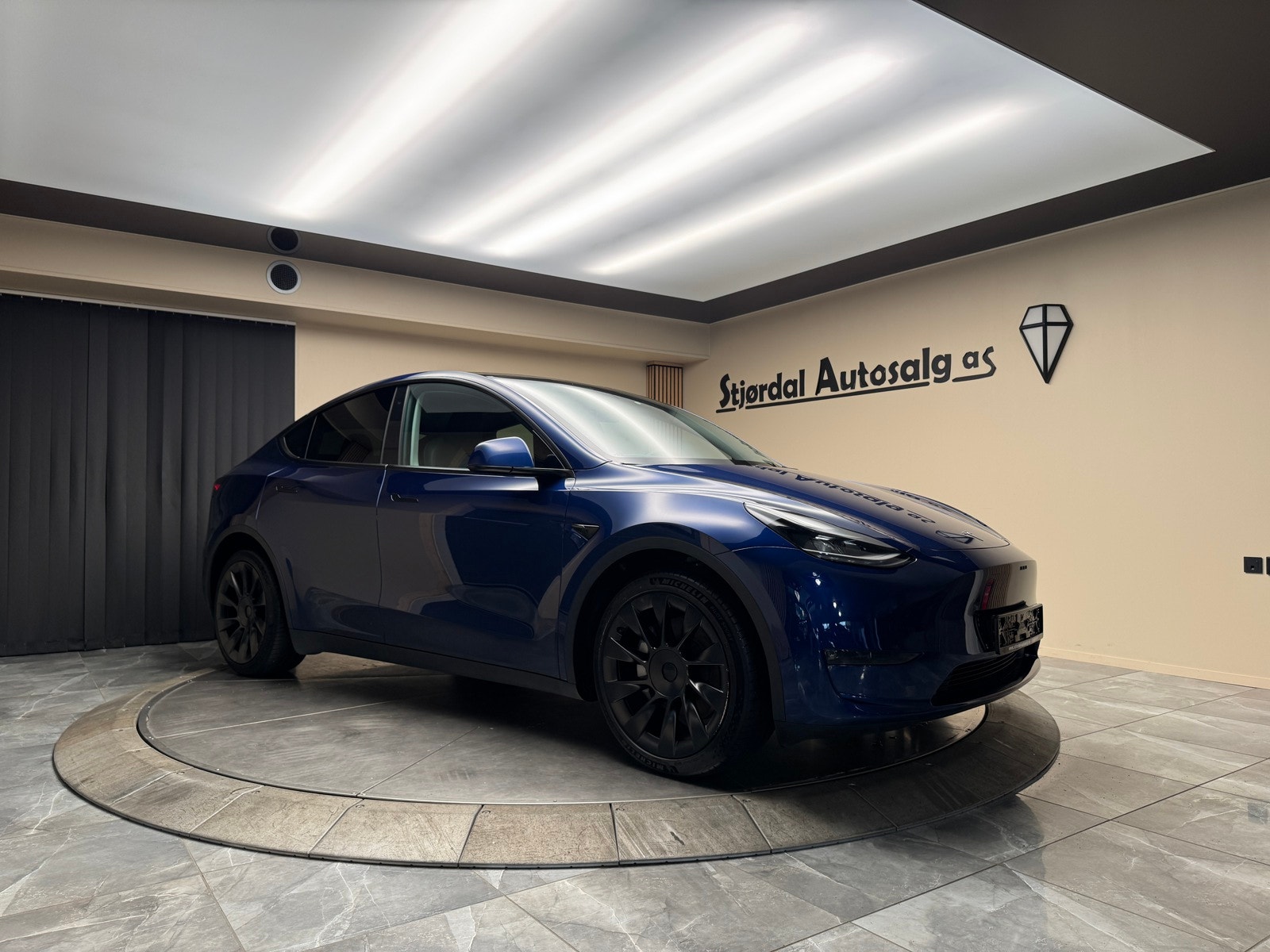 Tesla Model Y Long Range AWD, 514ps, 2024