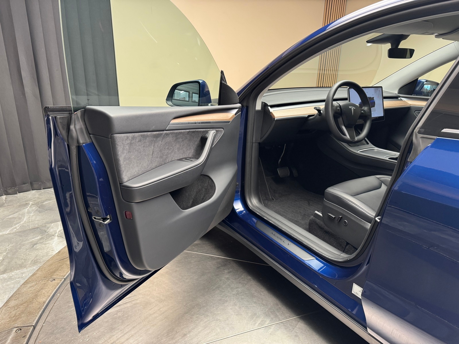 Tesla Model Y Long Range AWD, 514ps, 2024