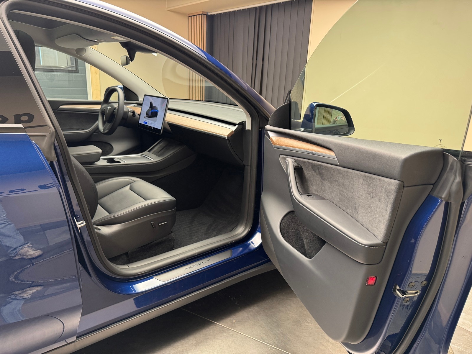 Tesla Model Y Long Range AWD, 514ps, 2024