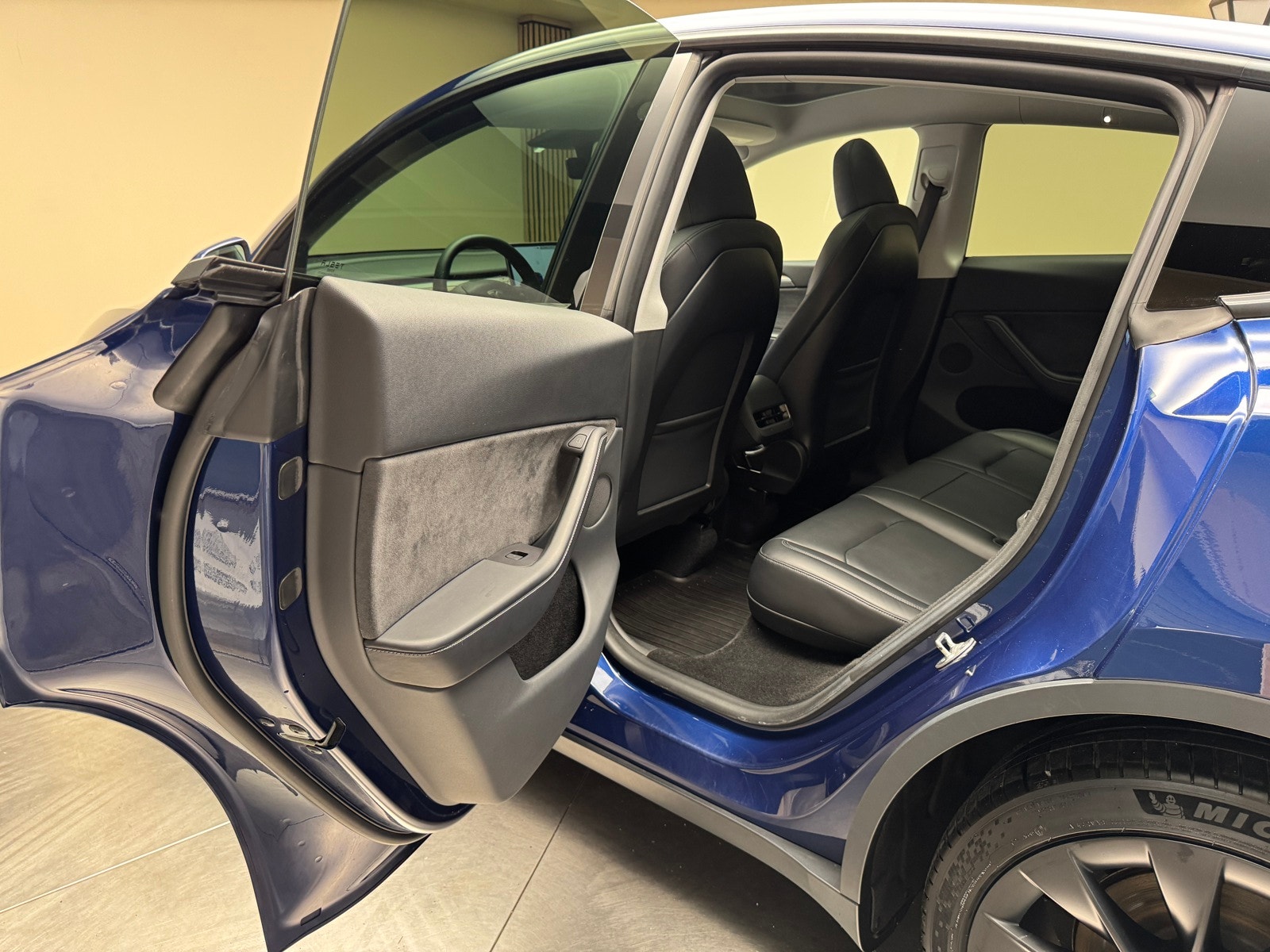 Tesla Model Y Long Range AWD, 514ps, 2024