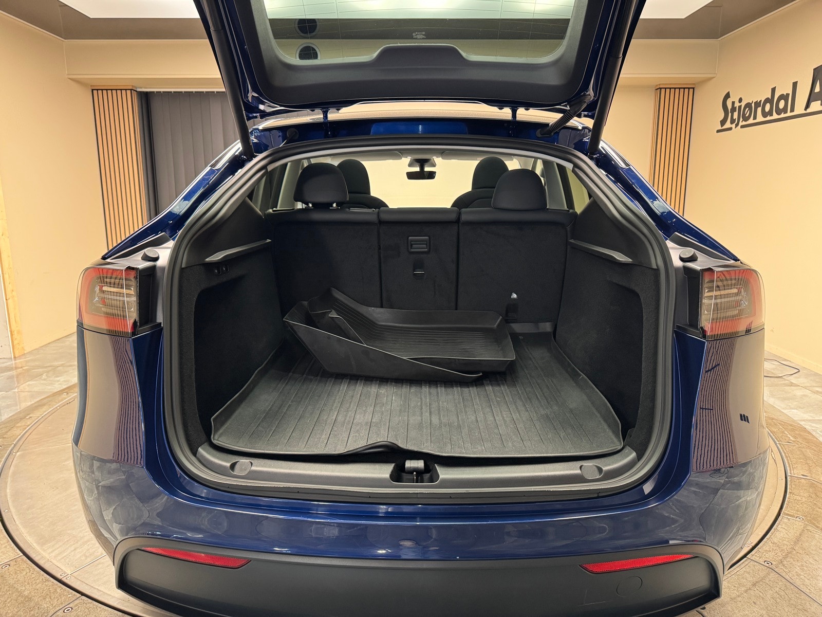 Tesla Model Y Long Range AWD, 514ps, 2024