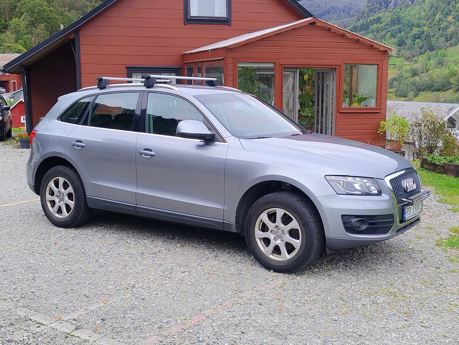 Audi Q5 2.0 TDI DPF quattro Manual, 143hp, 2011