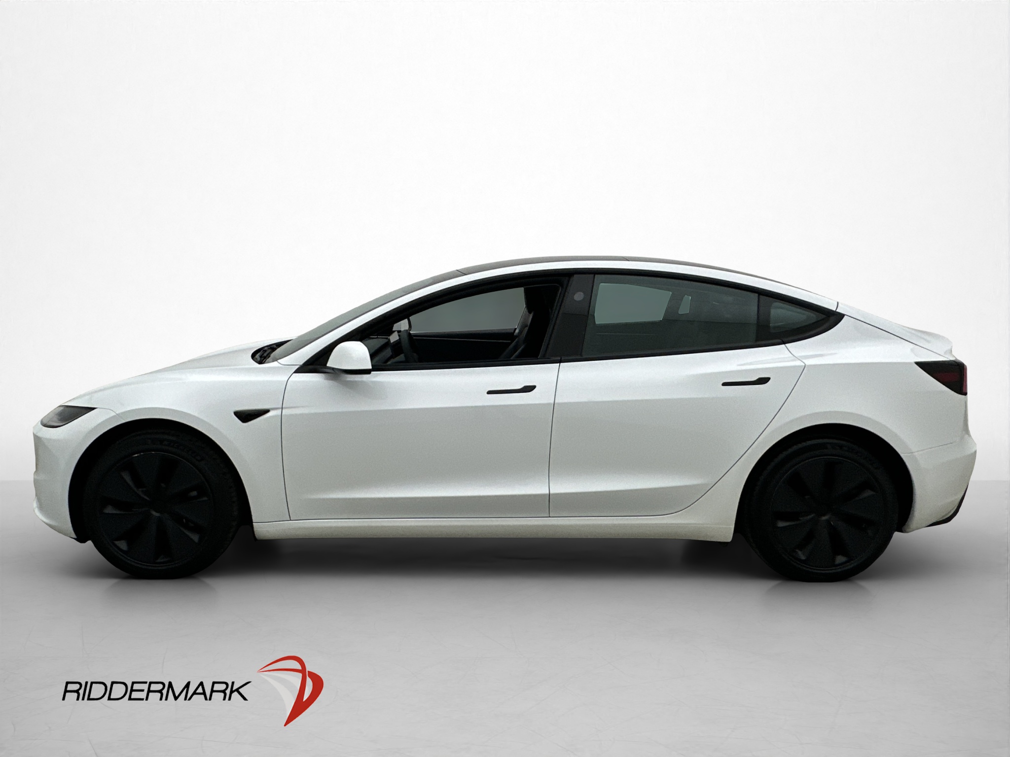 Tesla Model 3 Standard Range, 283hp, 2024