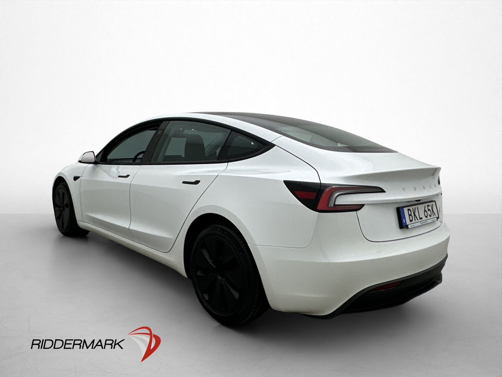 Tesla Model 3 Standard Range, 283hp, 2024