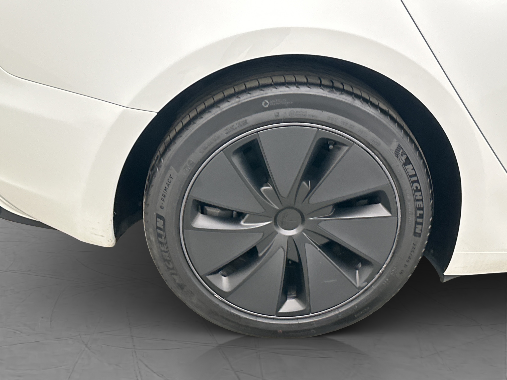 Tesla Model 3 Standard Range, 283hp, 2024