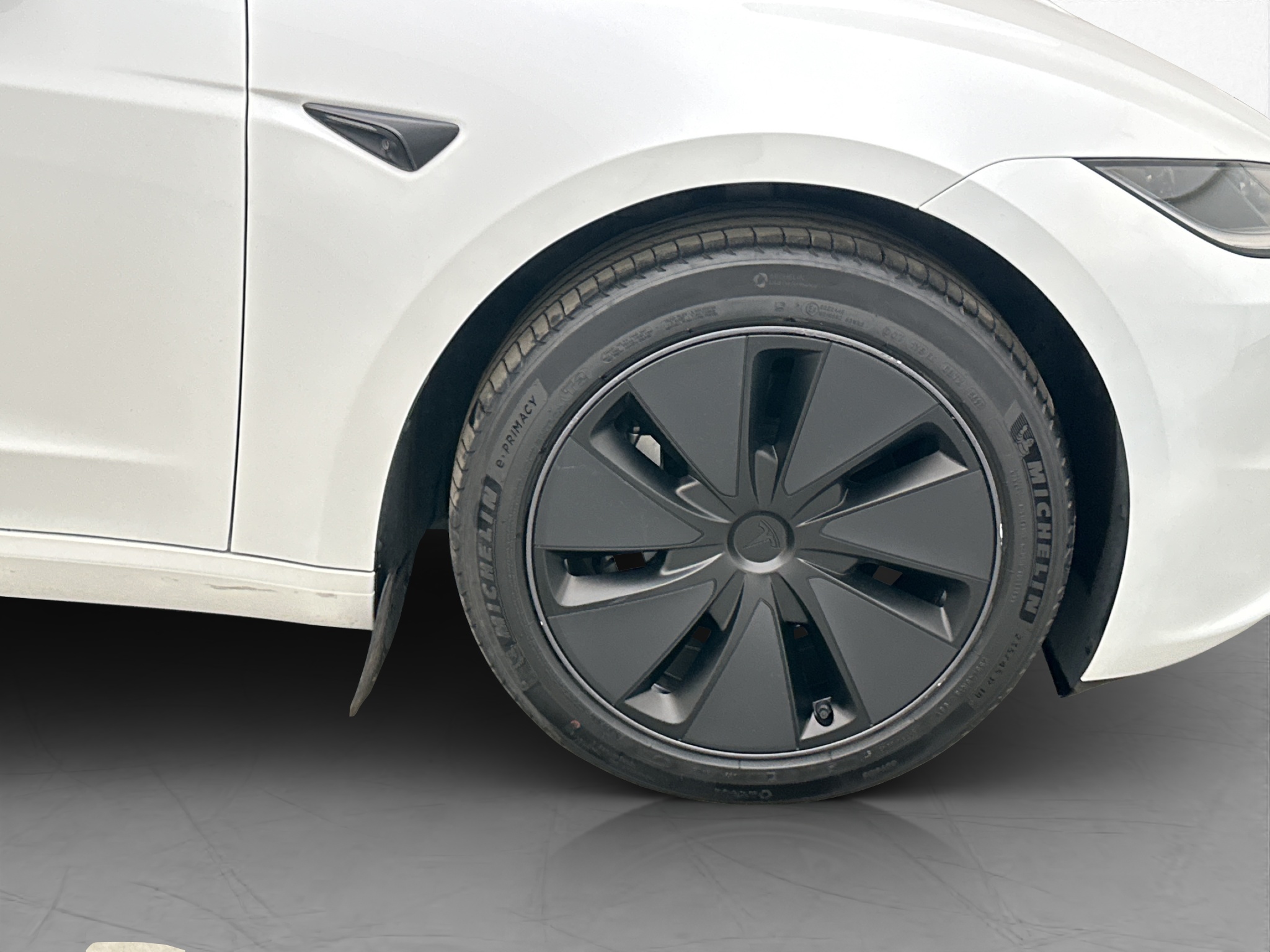 Tesla Model 3 Standard Range, 283hp, 2024