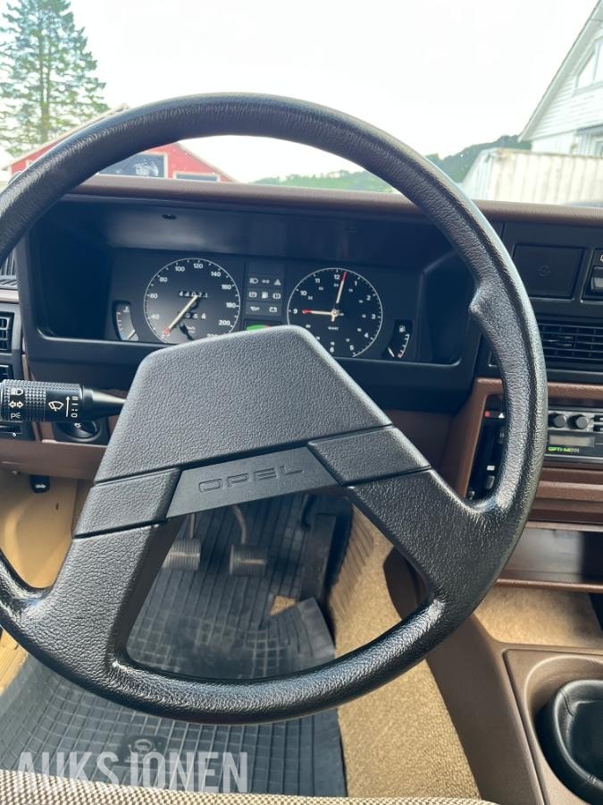 Opel Rekord 5-door Caravan 2.0 S Manual, 101hp, 1986