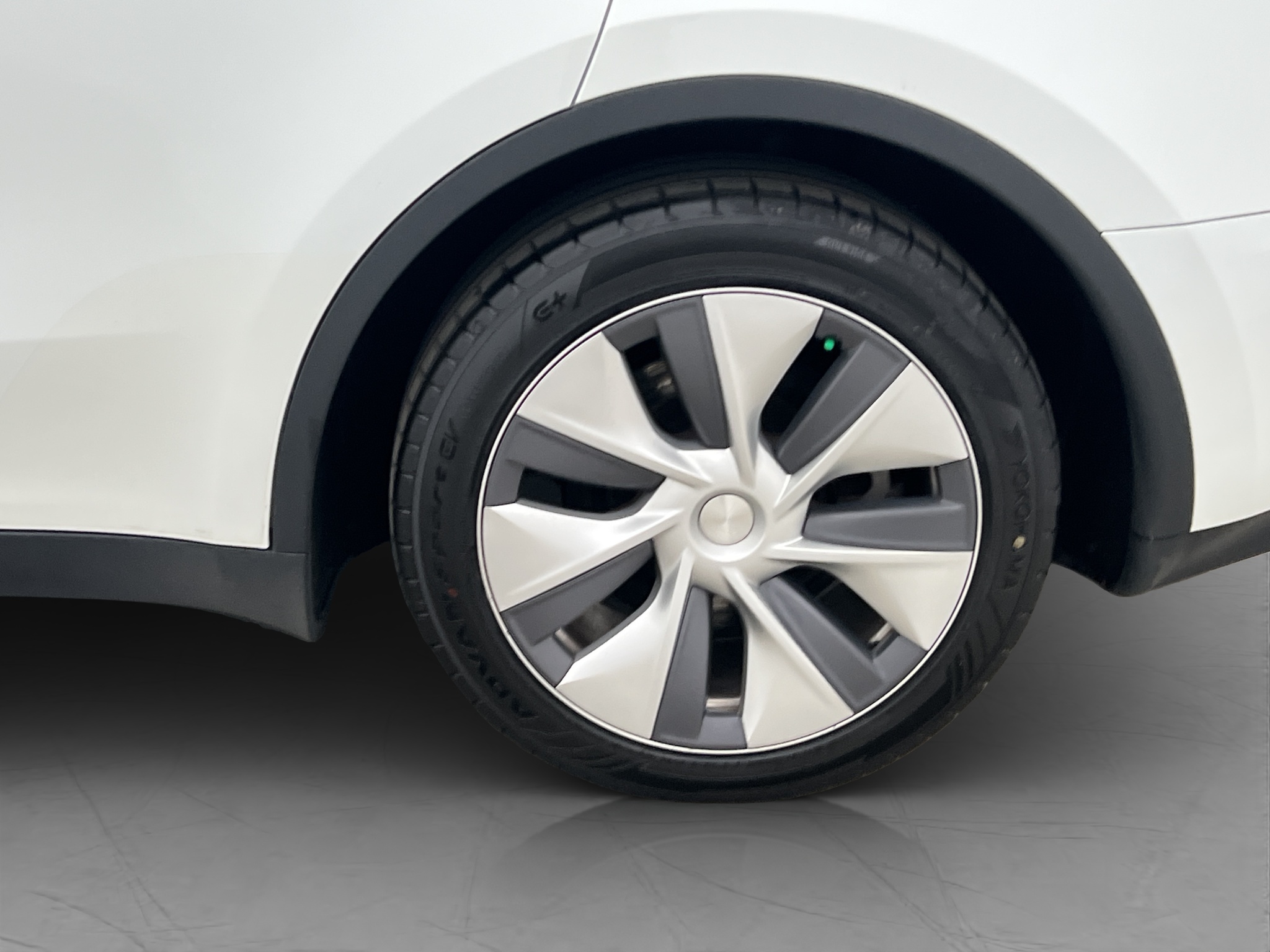 Tesla Model Y Long Range AWD, 514ps, 2024