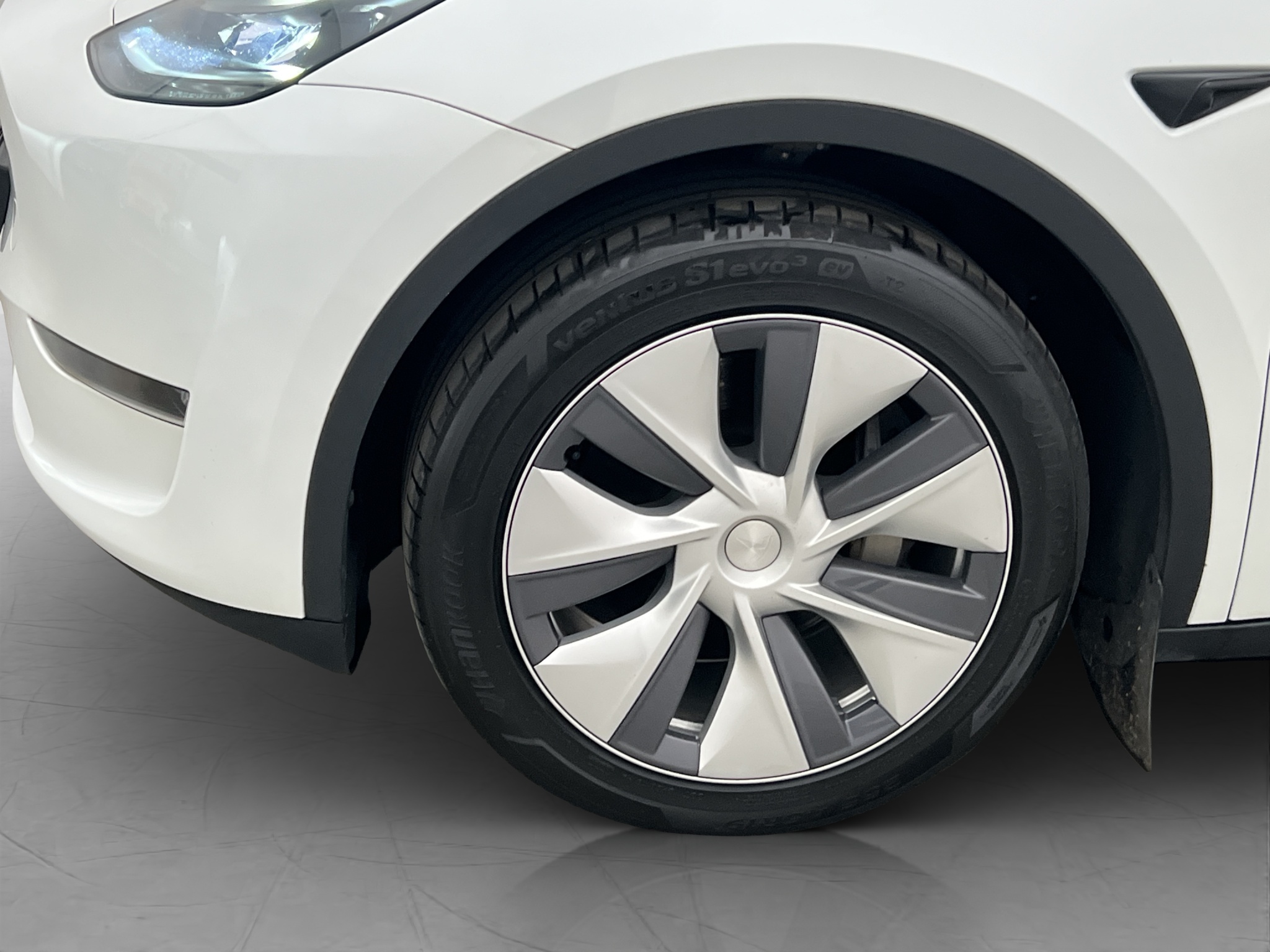 Tesla Model Y Long Range AWD, 514ps, 2024