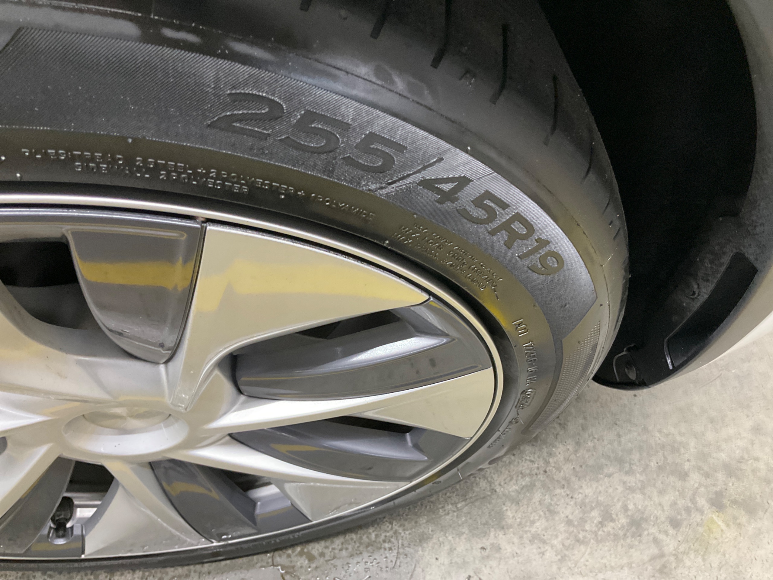 Tesla Model Y Long Range AWD, 514ps, 2024