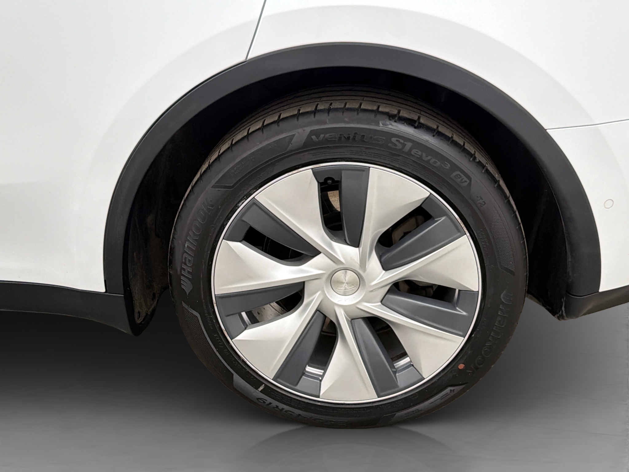 Tesla Model Y Long Range AWD, 514ps, 2023