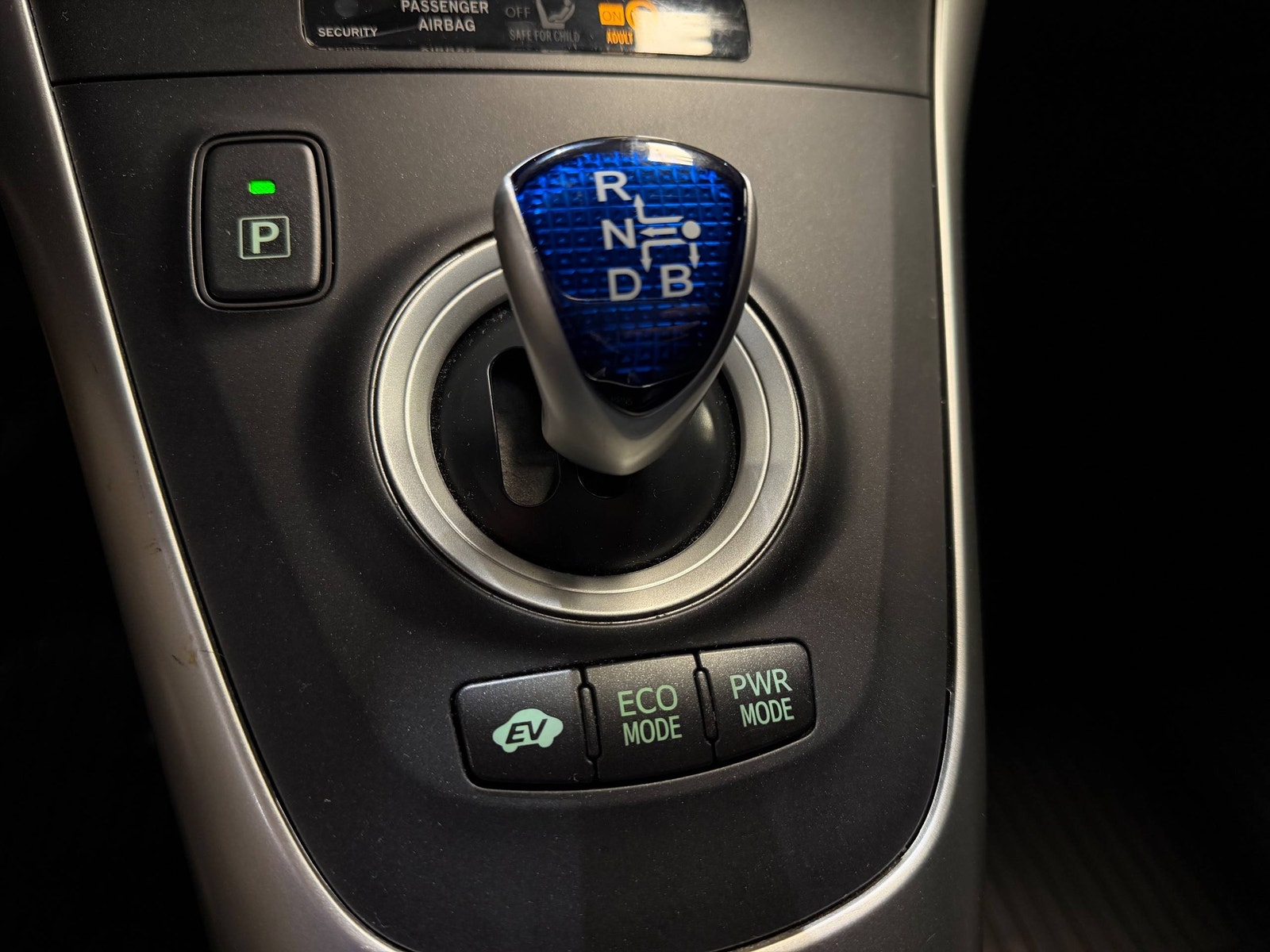 Toyota Auris Hybrid e-CVT, 136hp, 2012