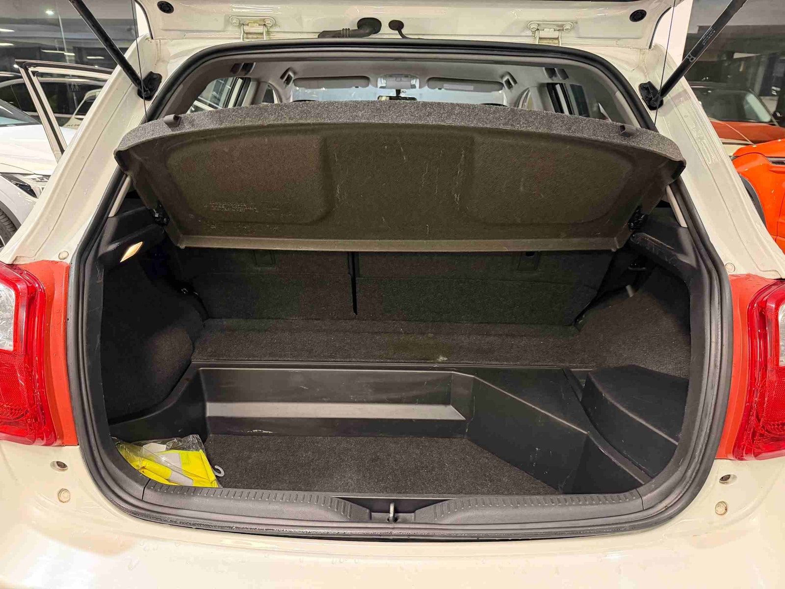 Toyota Auris Hybrid e-CVT, 136hp, 2012