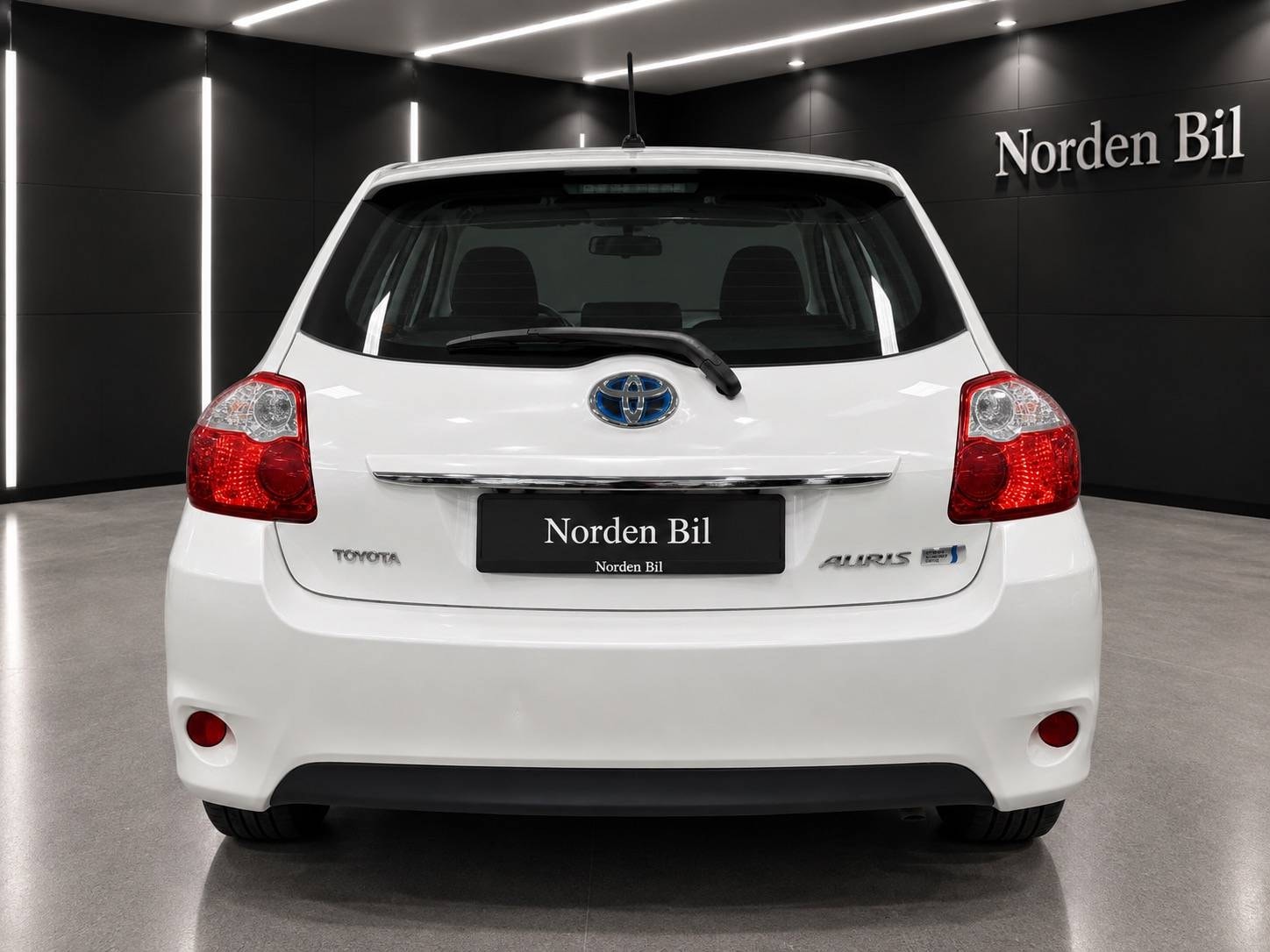 Toyota Auris Hybrid e-CVT, 136hp, 2012