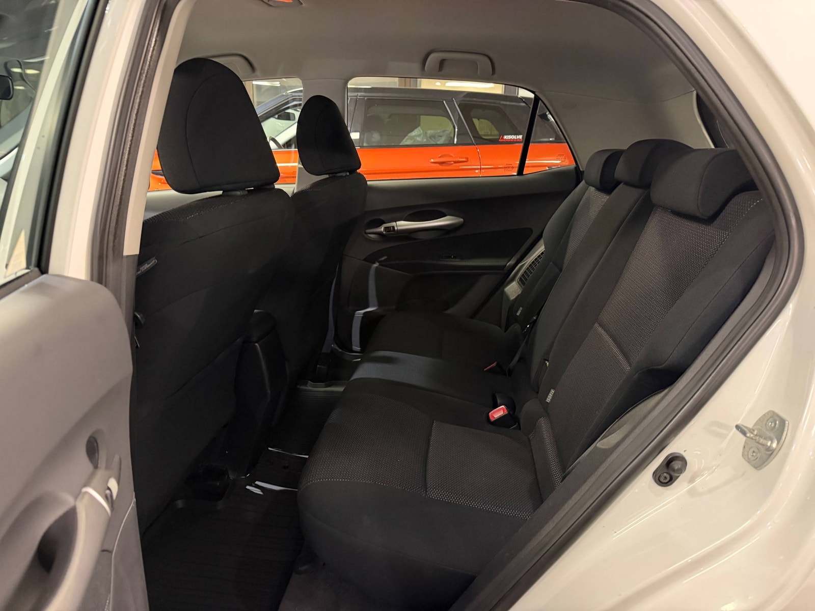 Toyota Auris Hybrid e-CVT, 136hp, 2012