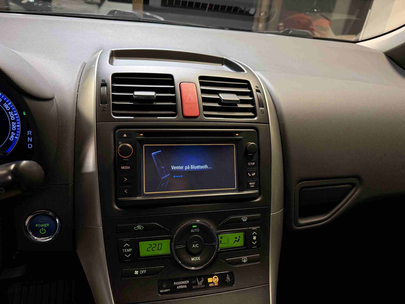 Toyota Auris Hybrid e-CVT, 136hp, 2012