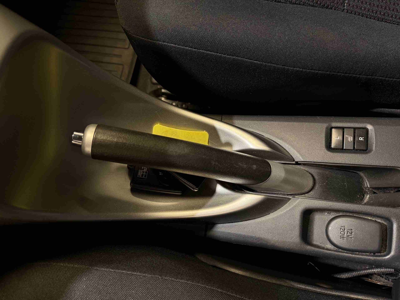 Toyota Auris Hybrid e-CVT, 136hp, 2012