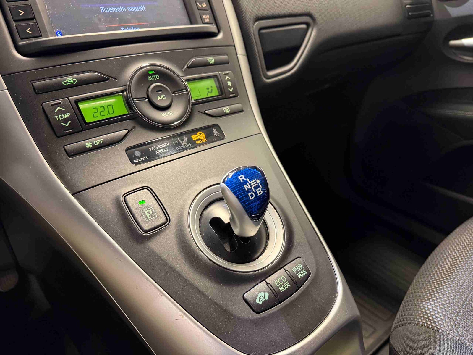 Toyota Auris Hybrid e-CVT, 136hp, 2012